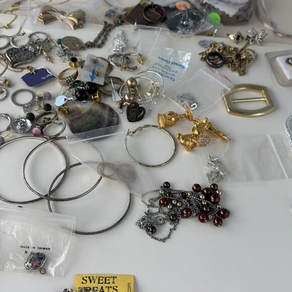 Vintage Jewelry 3 Lbs Mixed Lot Costume Fashion Rings Necklaces Chains Bracelets - Picture 8 of 12